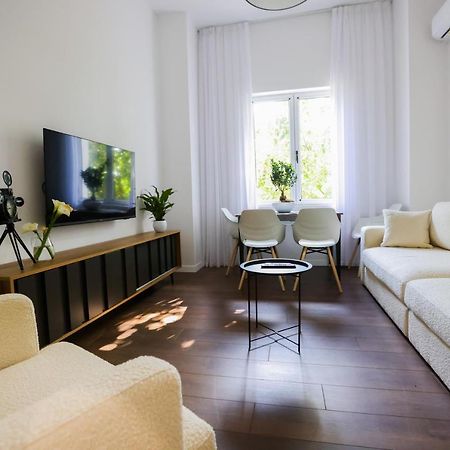 "Middlenest" Central Apartment Тирана Екстериор снимка